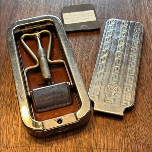 VINTAGE 1927 ROLLS RAZOR WITH BUILT-IN STROP - MADE IN ENGLAND- HEAVY METAL CASE
